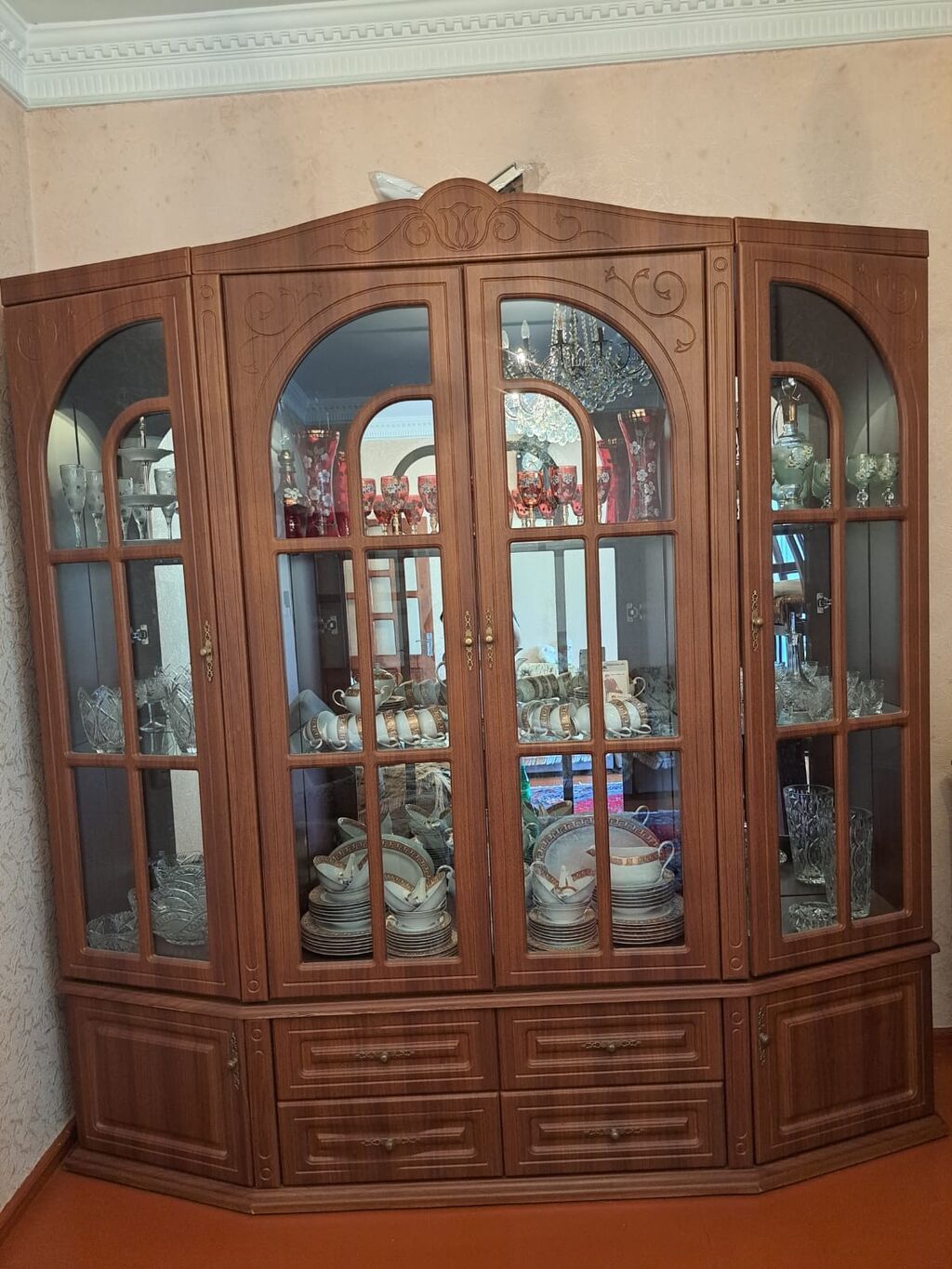 Qonaq otağı üçün klassik üslubda mebel dəsti. Dəstə böyük — Mebel, Digah