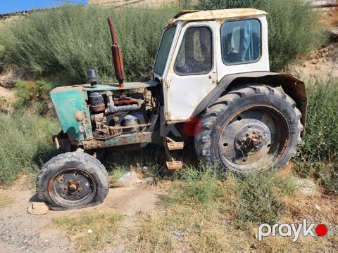 Traktor MTZ (Belarus) tipli, kabinəli Xüsusiyyətlər: - Dizel — Novxanı