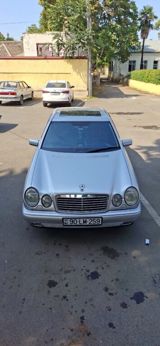 Mercedes E 240, 2.4 L, 1999 il, 256 000 km — Автомобили