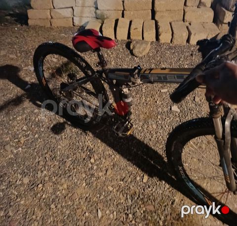 29 ölçülü dağ velosipedi. Şəkillərdə göründüyü kimi qara rəngli — Xırdalan