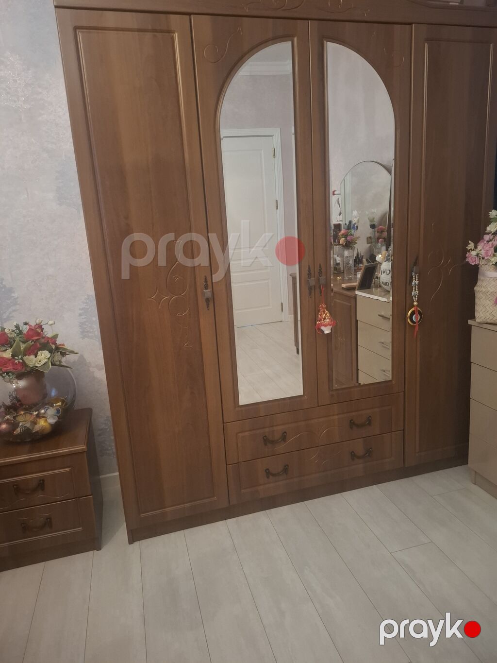 Yataq otağı mebel dəsti satılır. Dəstə şəkildə görünən əsas hissələr — Mebel, Bakı (2)