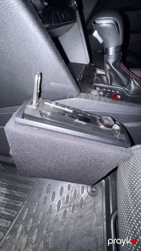 Avtomobil üçün tam audio sistemi - Ön paneldə idarəetmə bloku: səs