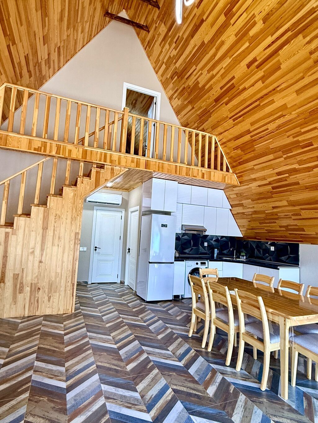 Hovuzlu və geniş həyətli A-frame tipli günlük villa təqdim olunur — Daşınmaz əmlak, Qəbələ (9)