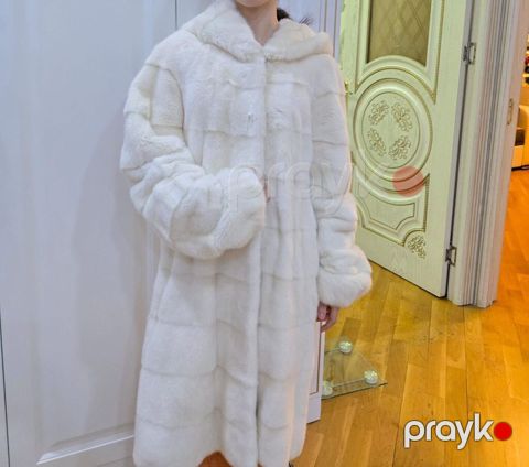 Ağ rəngli xəz şuba - Model: kapüşonlu, uzun kəsim (diz-altı) - Rəng