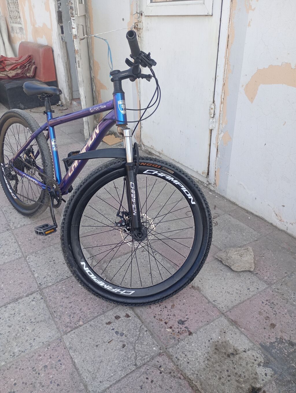 Champion markalı velosiped. Mavi rəngli çərçivəyə malikdir və — Dağ velosipedləri, Sumqayıt (6)