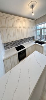 Membran mətbəx mebeli 2200₼.*Üzəri tökmə mərmərdir*.Yeni kimidir. Ölçü — Mebel