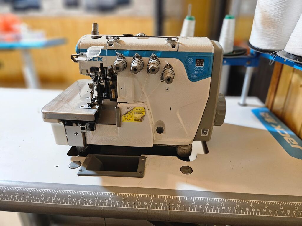 JACK markalı sənaye overlok tikiş maşını. Dərzi, atelye və geyim — Elektronika, Bakı