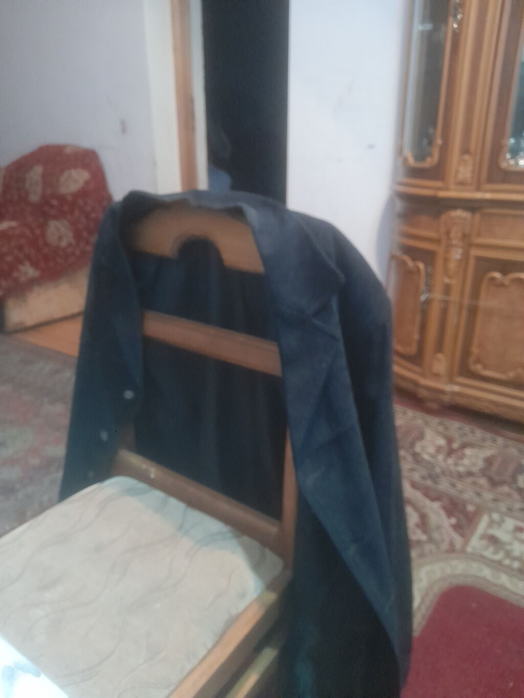 Qara rəngli klassik pencək. Sadə və zövqlü dizayna malikdir, gündəlik — Şəxsi əşyalar, Gəncə