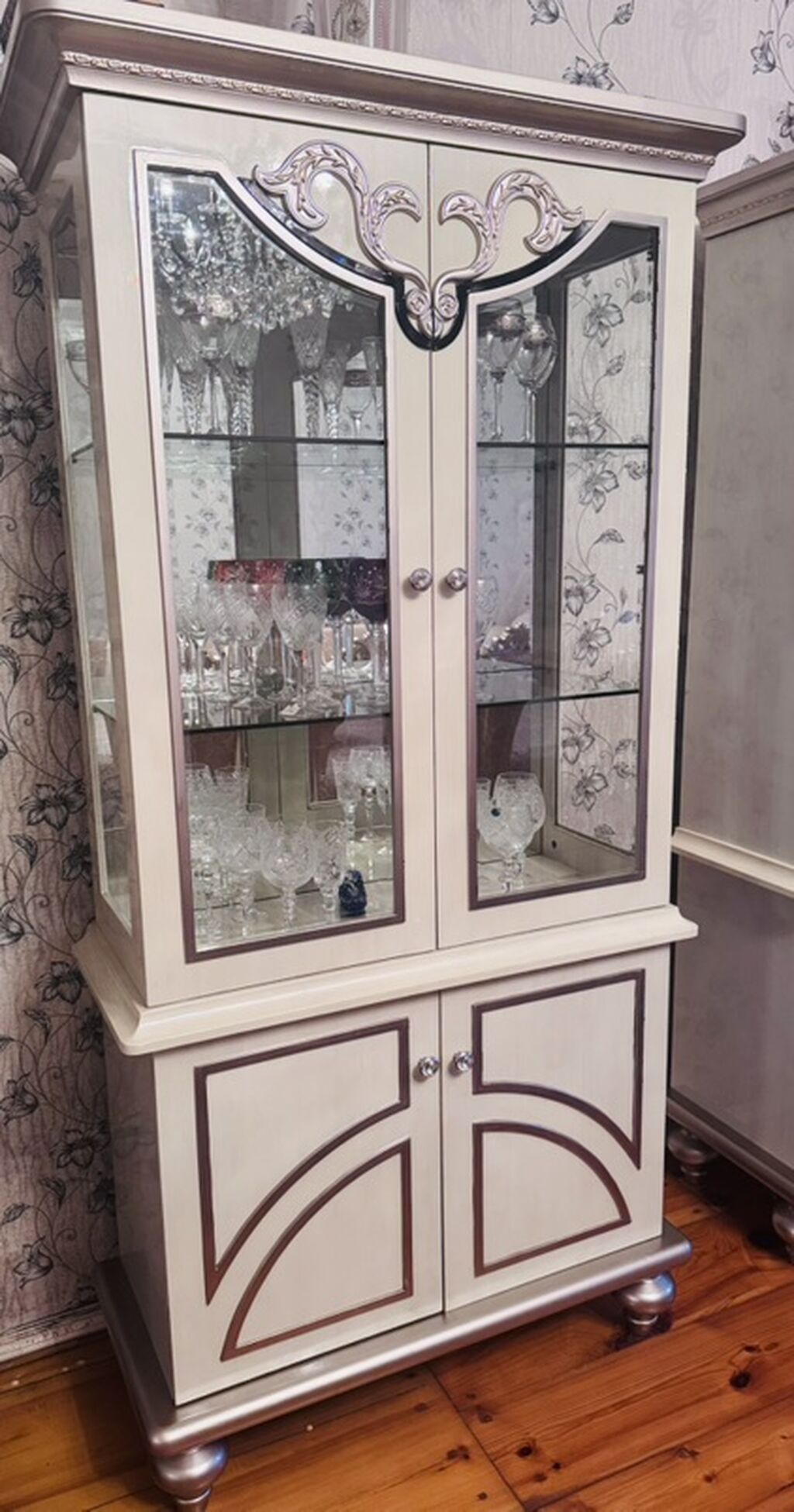 Qonaq otağı üçün klassik üslubda mebel dəsti. Dəstə böyük güzgülü — Mebel, Gədəbəy (3)