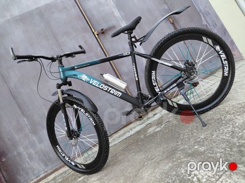 Velostrim markalı dağ tipli velosiped. Qara-göy rəng kombinasiyasında