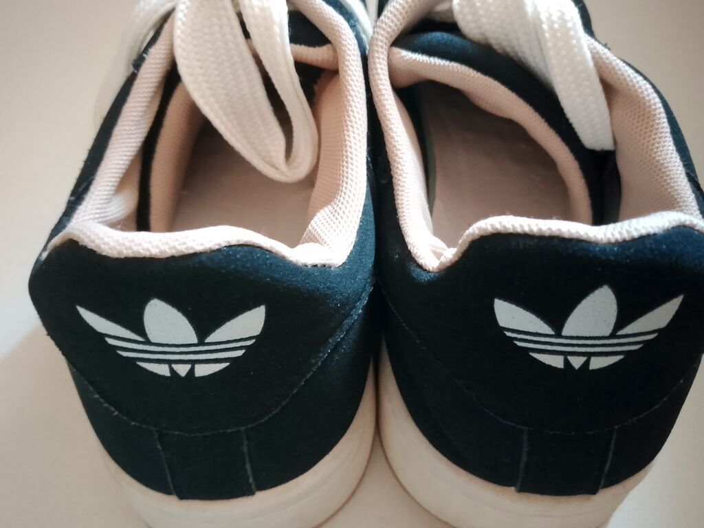 Adidas Originals Campus idman ayaqqabısı - Model: Campus (yan hissədə — Şəxsi əşyalar, Xırdalan (2)