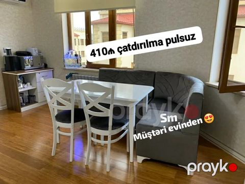 Mətbəx üçün künc dəsti – ağ rəngli masa, 3 ədəd arxalı taxta stul və