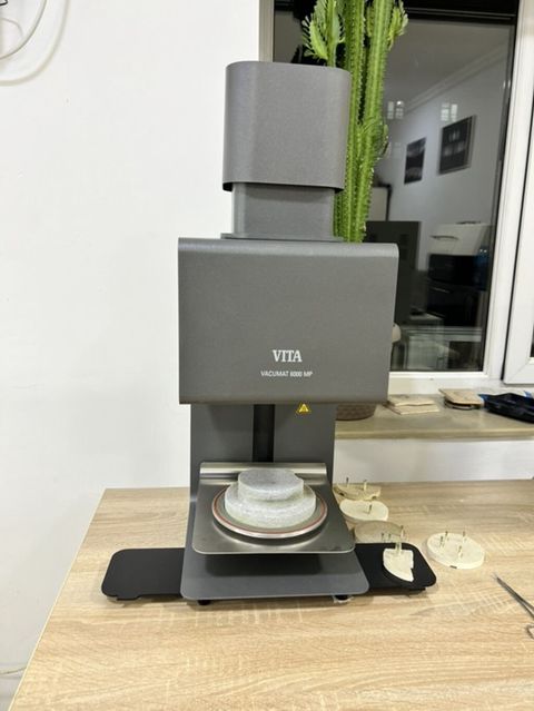 **VITA Vacumat 6000 MP dental sobası + VITA vPad idarəetmə paneli**