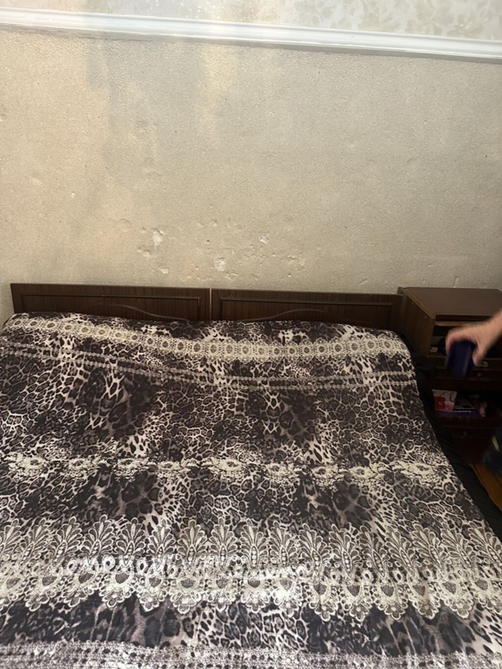 Yataq otağı mebel dəsti satılır. Dəstə şəkildə görünən əsas hissələr — Mebel, Bakı (3)