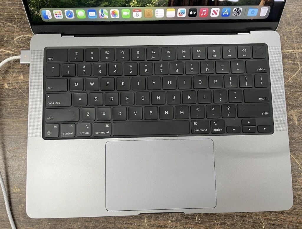 Apple MacBook Pro M3 noutbuku, space gray rəngdə, orijinal qutusu və — Apple Macbook, Bakı (3)