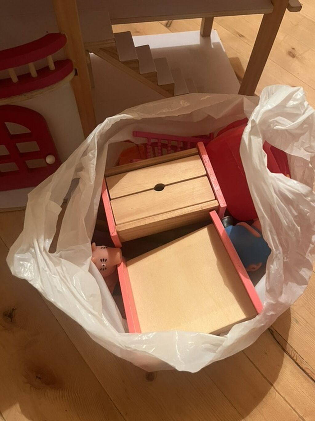 Taxta oyuncaq kukla evi – iki mərtəbəli - Material: ağac və MDF — Oyun dəstləri, Digah (2)