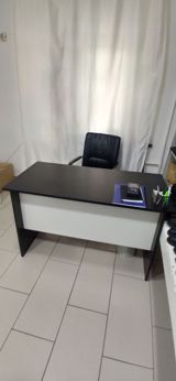 Ofis masası və kreslo Satilir Ehmedlide magazada yerlewir bawqa — Mebel