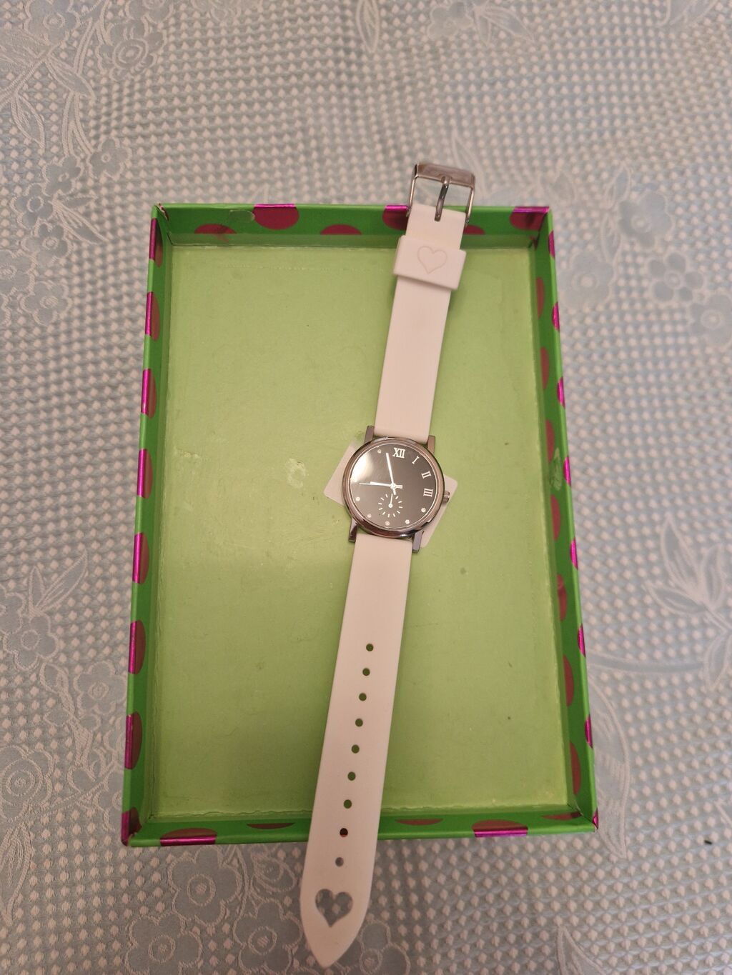 Avon "Sadie Mini Watch" qol saatı. **Xüsusiyyətləri:** * **Brend:** — Qol saatları, Bakı