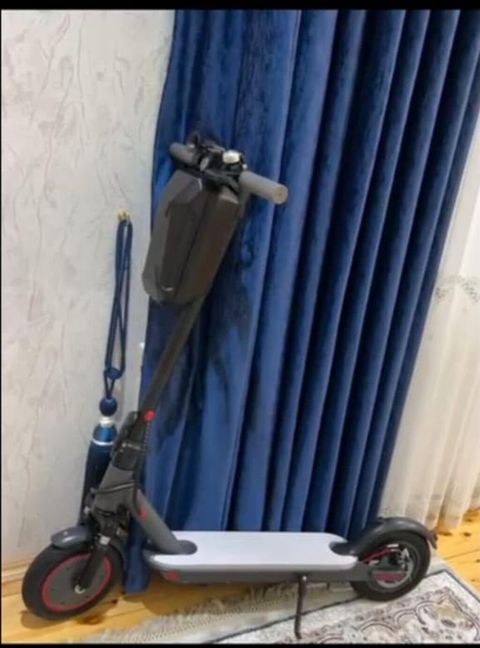 Skuter 300 manat.4 aydir alinib.35 sürət 120 kq çeki daşıyır ve 30 km — Digah