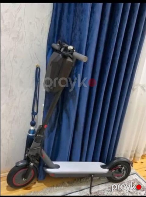 Skuter 300 manat.4 aydir alinib.35 sürət 120 kq çeki daşıyır ve 30 km