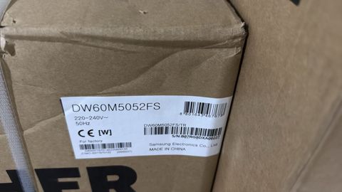 Qabyuyan SAMSUNG DW60M5052FS/TR