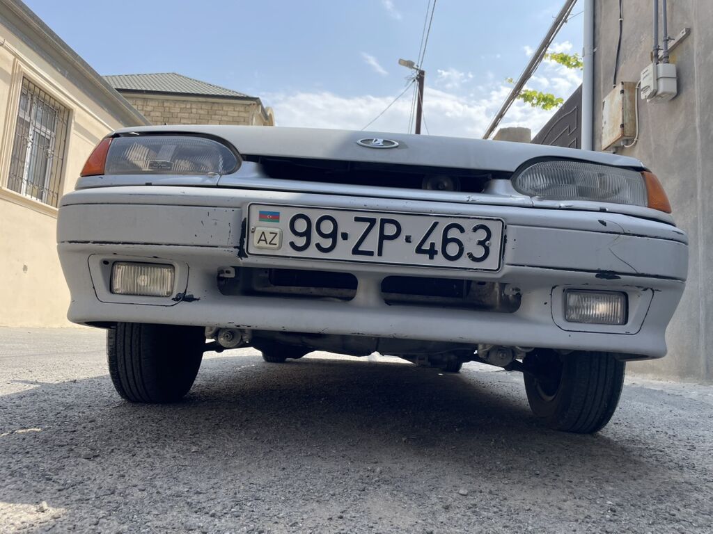 VAZ 2115 avtomobili, gümüşü rəngdə sedan kuzovlu modeldir. Şəkillərdə — Avto, Sumqayıt (2)