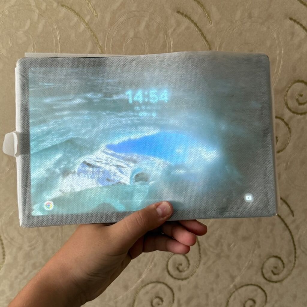 Samsung Galaxy Tab A8 planşeti. Şəkillərdə qutu üzərində model və — Samsung, Bakı (4)