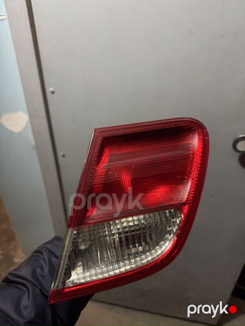 Mercedes-Benz w210 arxa stop sağ teref fənəri satılır. Şəkillərdə