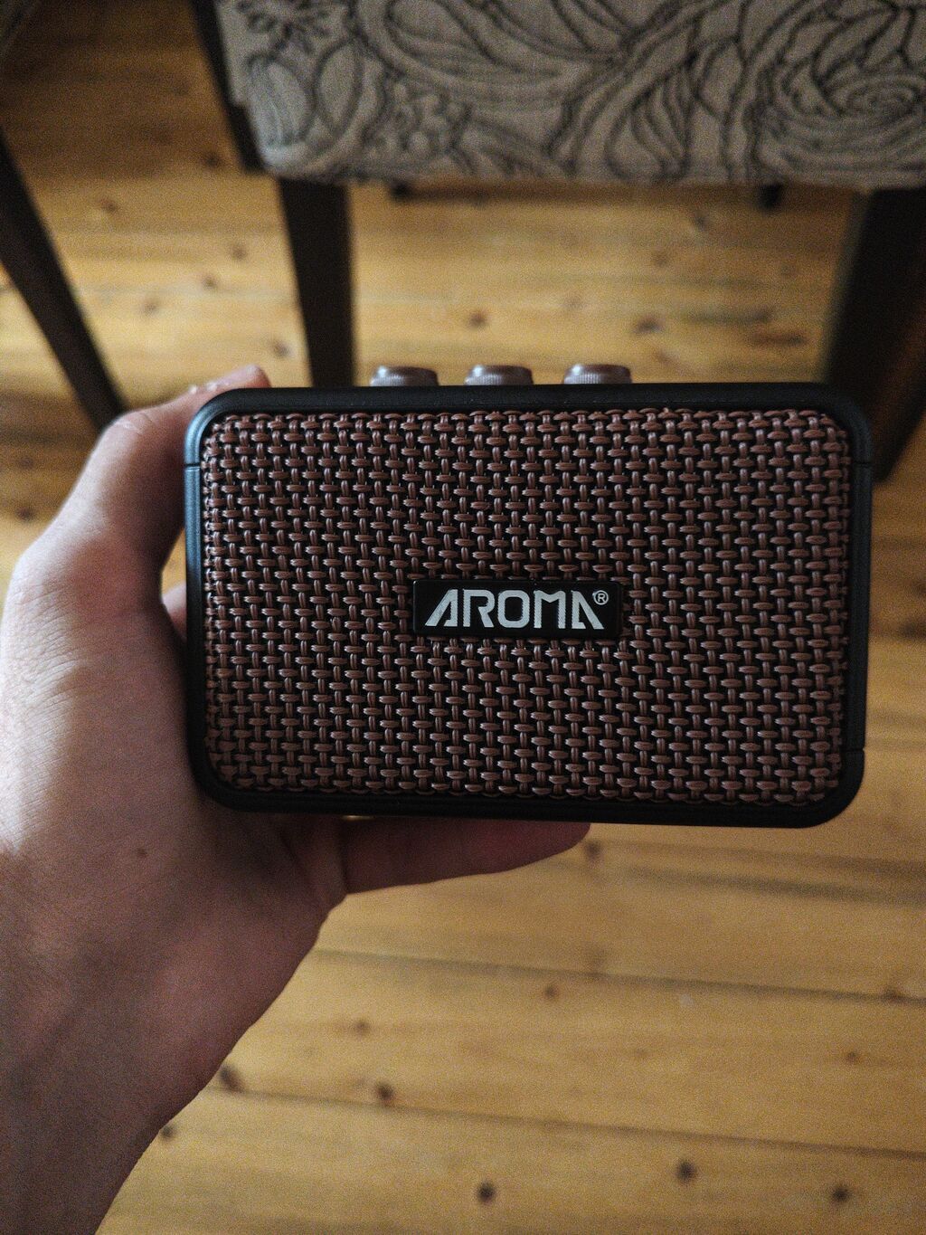 Ağ rəngli elektrik gitara komplekti təqdim olunur. Dəstə şəkildə — Mallar, Bakı (4)