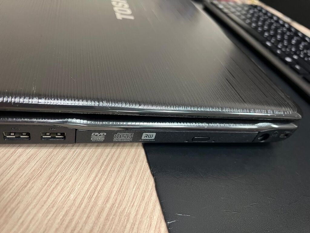 Toshiba notebook, qizmir, batareya normal saxlayir, harman kardonn ses — Toshiba, Bakı (2)
