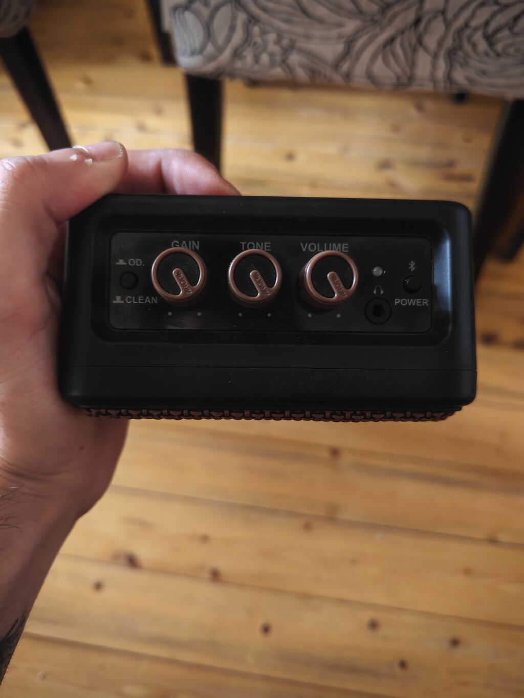 Ağ rəngli elektrik gitara komplekti təqdim olunur. Dəstə şəkildə — Mallar, Bakı (5)