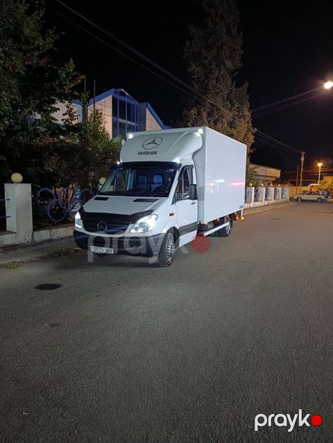 Mercedes-Benz markalı iri yükdaşıma furqonu təqdim olunur. Avtomobil — Lənkəran
