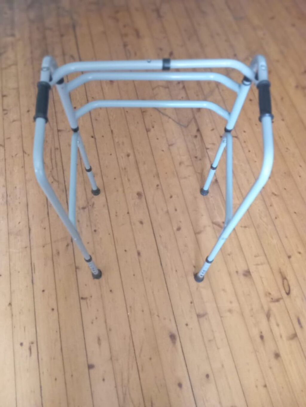 Tənzimlənən hündürlüklü yerimə dəstəyi (walker). Yüngül metal — Mallar, Digah (2)
