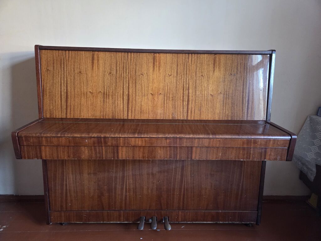 Belarus markalı pianino satılır. Upright tipli klassik modeldir — Mallar, Bakı (3)