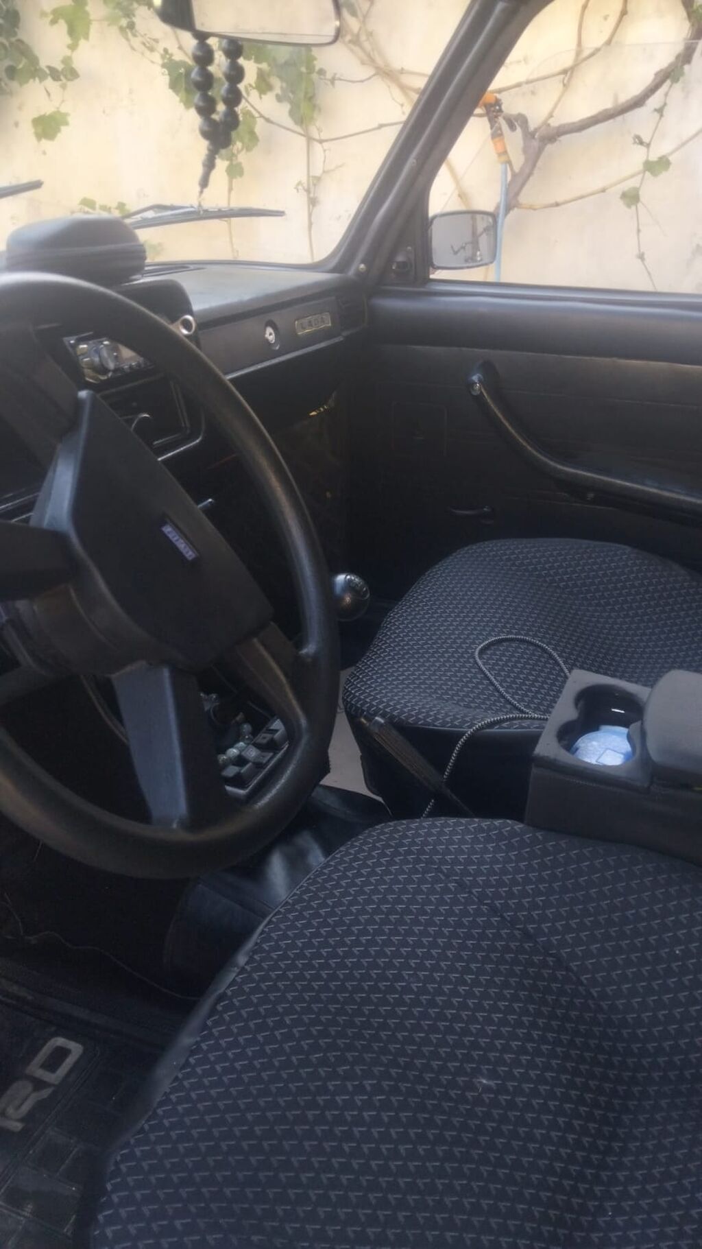 LADA 2107 sedan təqdim olunur. Avtomobil qara rəngdədir və klassik — Avto, Bakı (7)