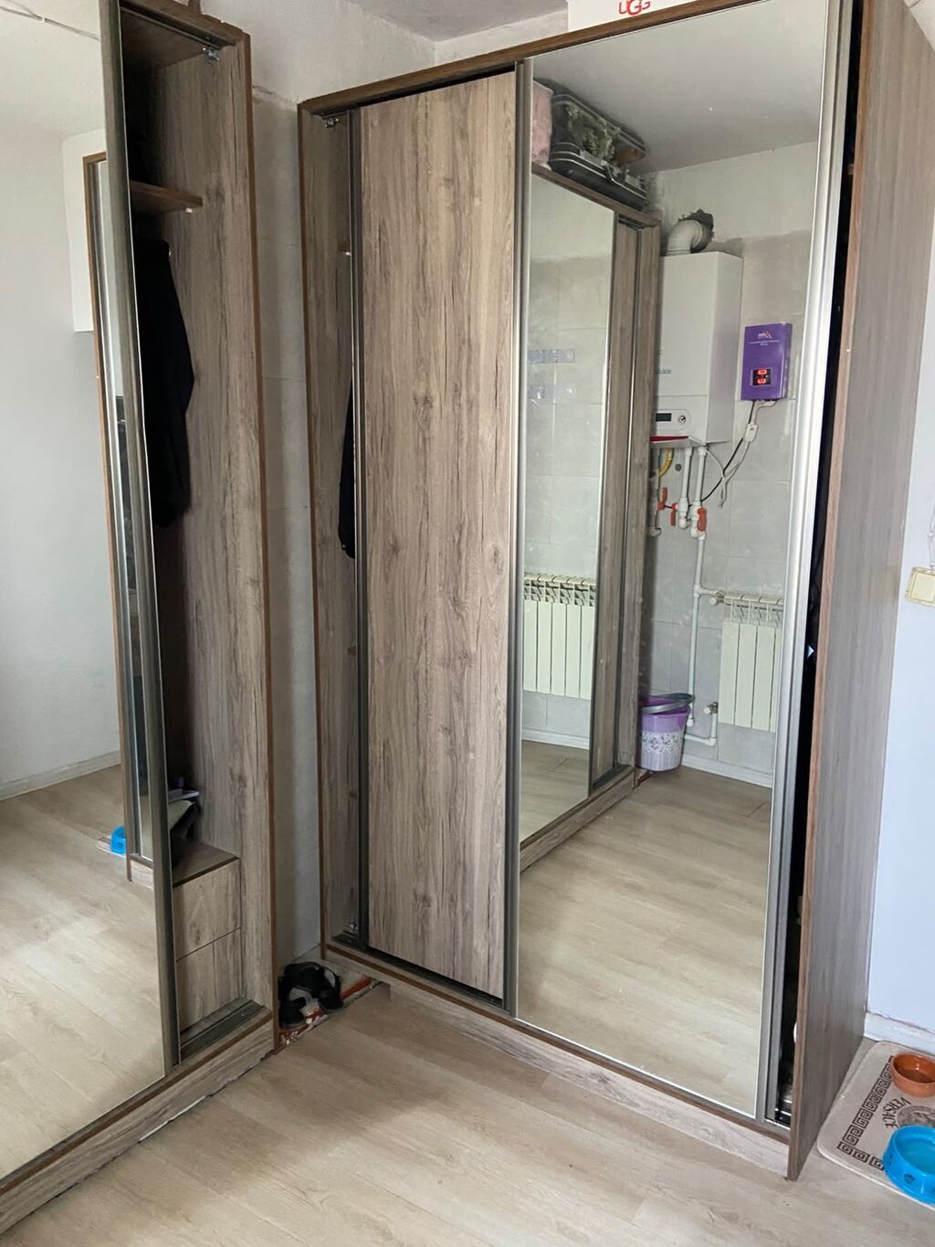 İSTEYENE VİDEODA ATARAM. Geniş güzgülü künc şkaf - Model: künc — Mebel, Gəncə (4)