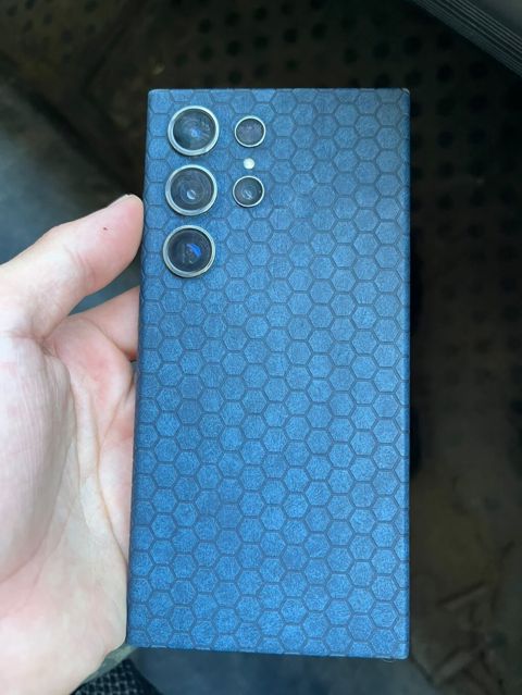 Qeyd:Salam samsung s24 ultra ekranı tam orjinalı ile deyişib barmağ — Bakı