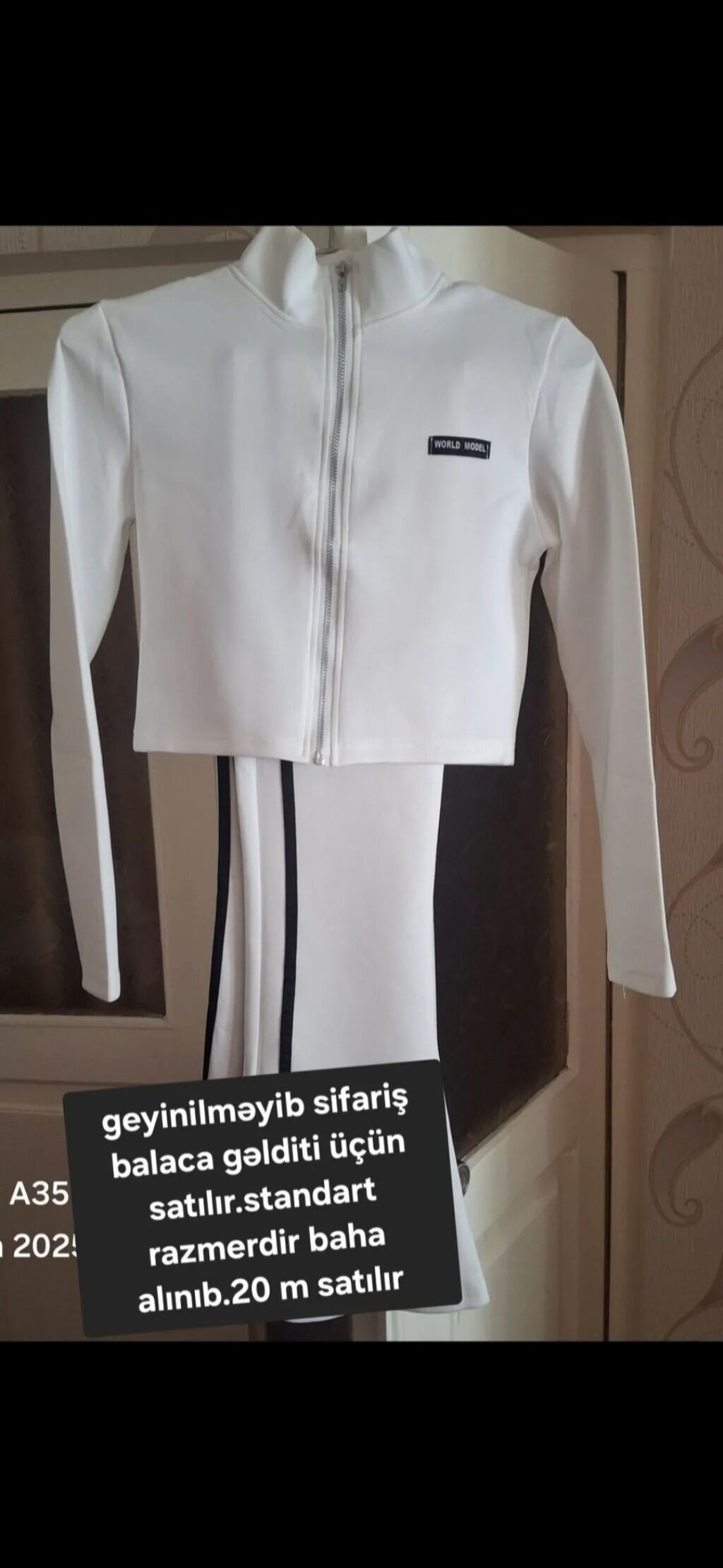 - Bənövşəyi rəngdə, V yaxalı, ön hissəsi və ətək kənarı iri daşlarla — Şəxsi əşyalar, Digah (4)