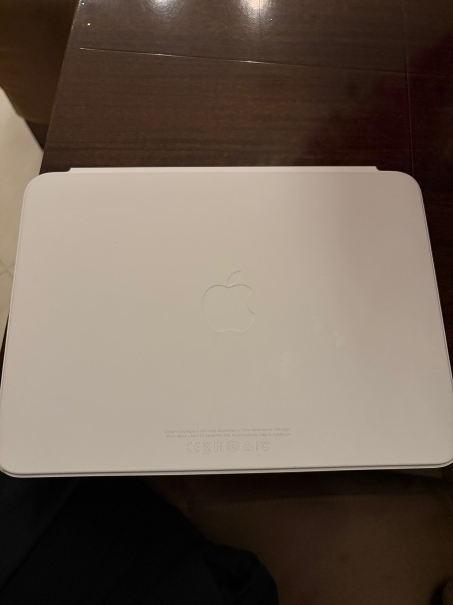 Apple iPad A16 (Silver) + Folio Keyboard — Elektronika, Bakı (3)