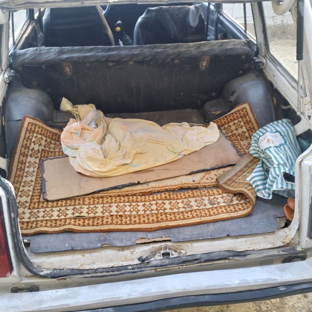 Lada 2104 universal, ağ rəng. - Kuzov: 5 qapılı universal gövdə, iri — Avto, Bakı (7)