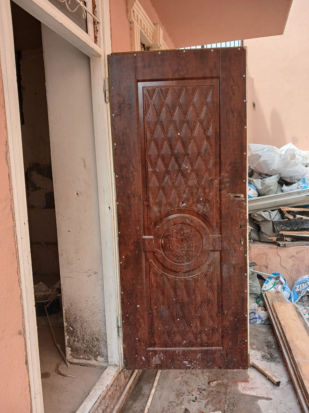 Ev qapısı — Təmir və inşaat, Xırdalan