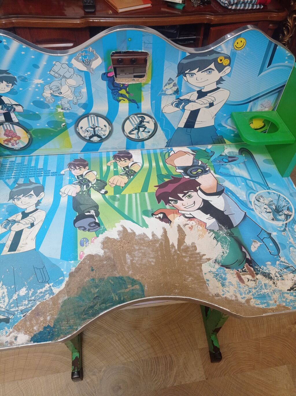 Ben 10 dizaynlı uşaq yazı masası. Masa rəngarəng Ben 10 personaj — Mebel, Bakı (5)