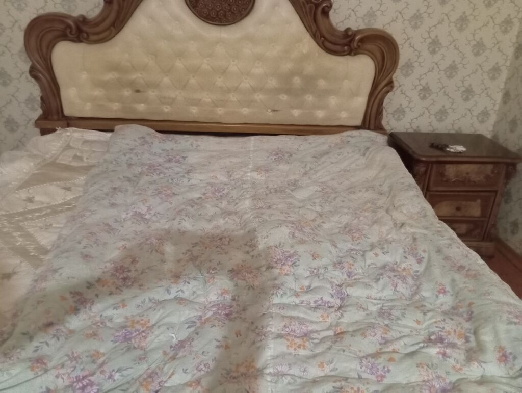 Yorğan və uşaq xalçası. Şəkillərdə bir neçə ev tekstili məhsulu — Tekstil, Bakı