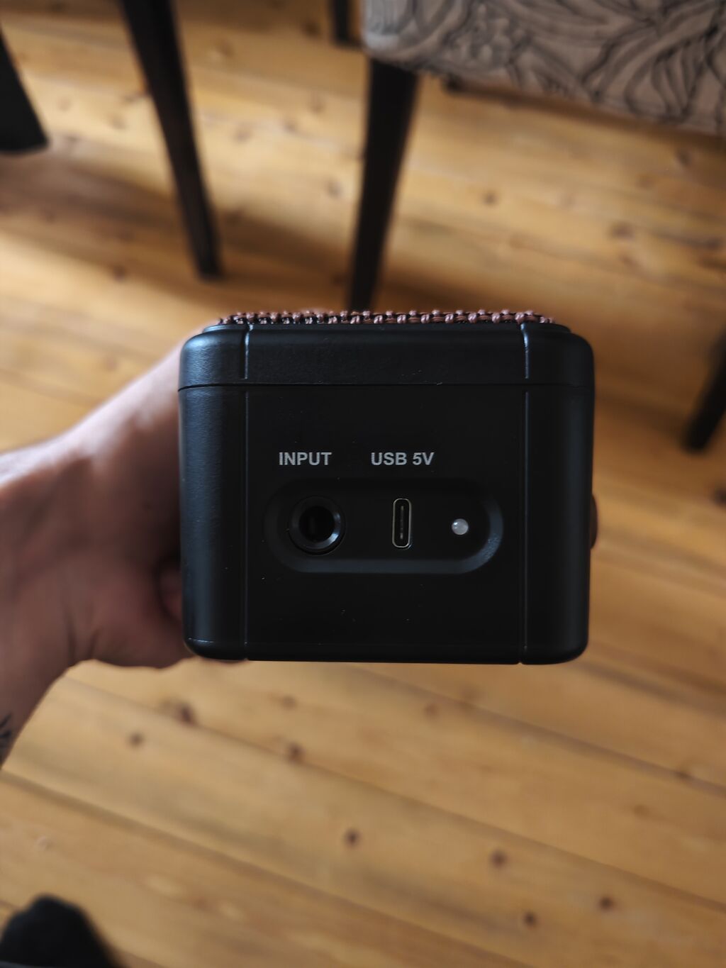 Ağ rəngli elektrik gitara komplekti təqdim olunur. Dəstə şəkildə — Mallar, Bakı (6)