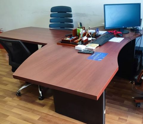 ✅Tecili Endirim edildi ofis masası stullar satilmir iki eded masa 190 — Офисная мебель