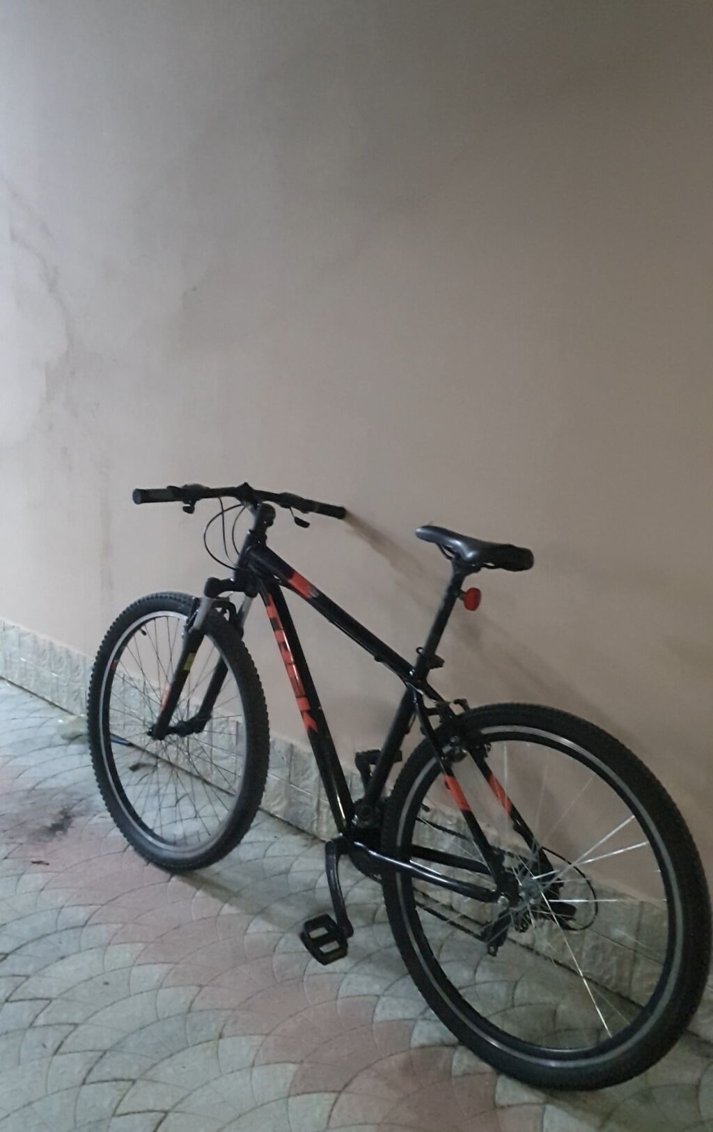 29luq trek Yaxsi veziyyetdedir arxa disk deyisib bidene surulmur deye — Velosipedlər, Sanqaçal (5)