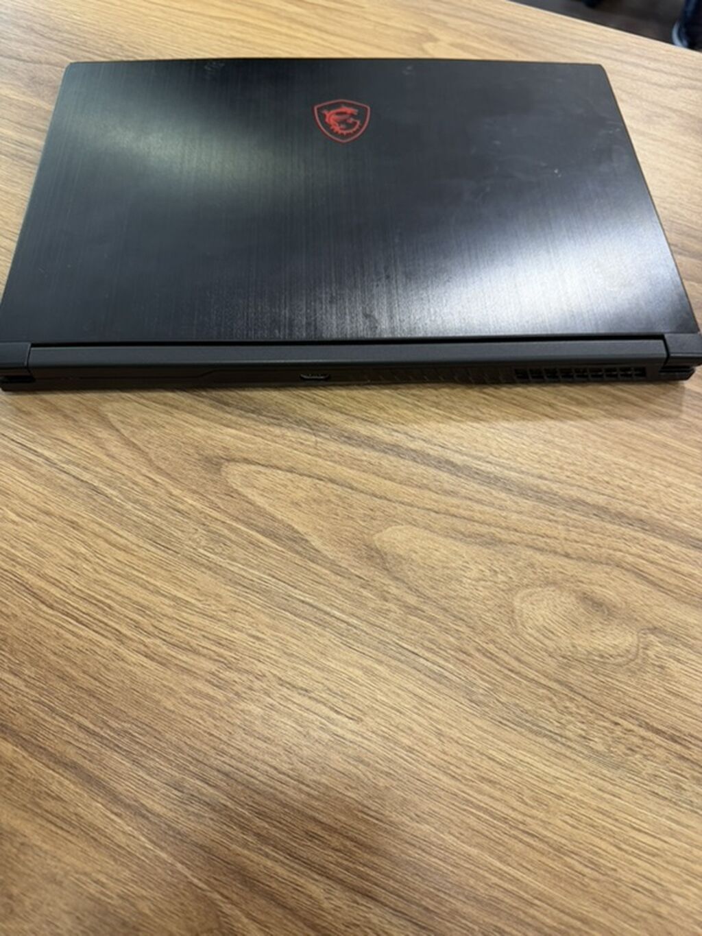 MSI gaming noutbuk Qara rəngli, qırmızı detallı dizayna sahib MSI — MSI, Bakı (4)
