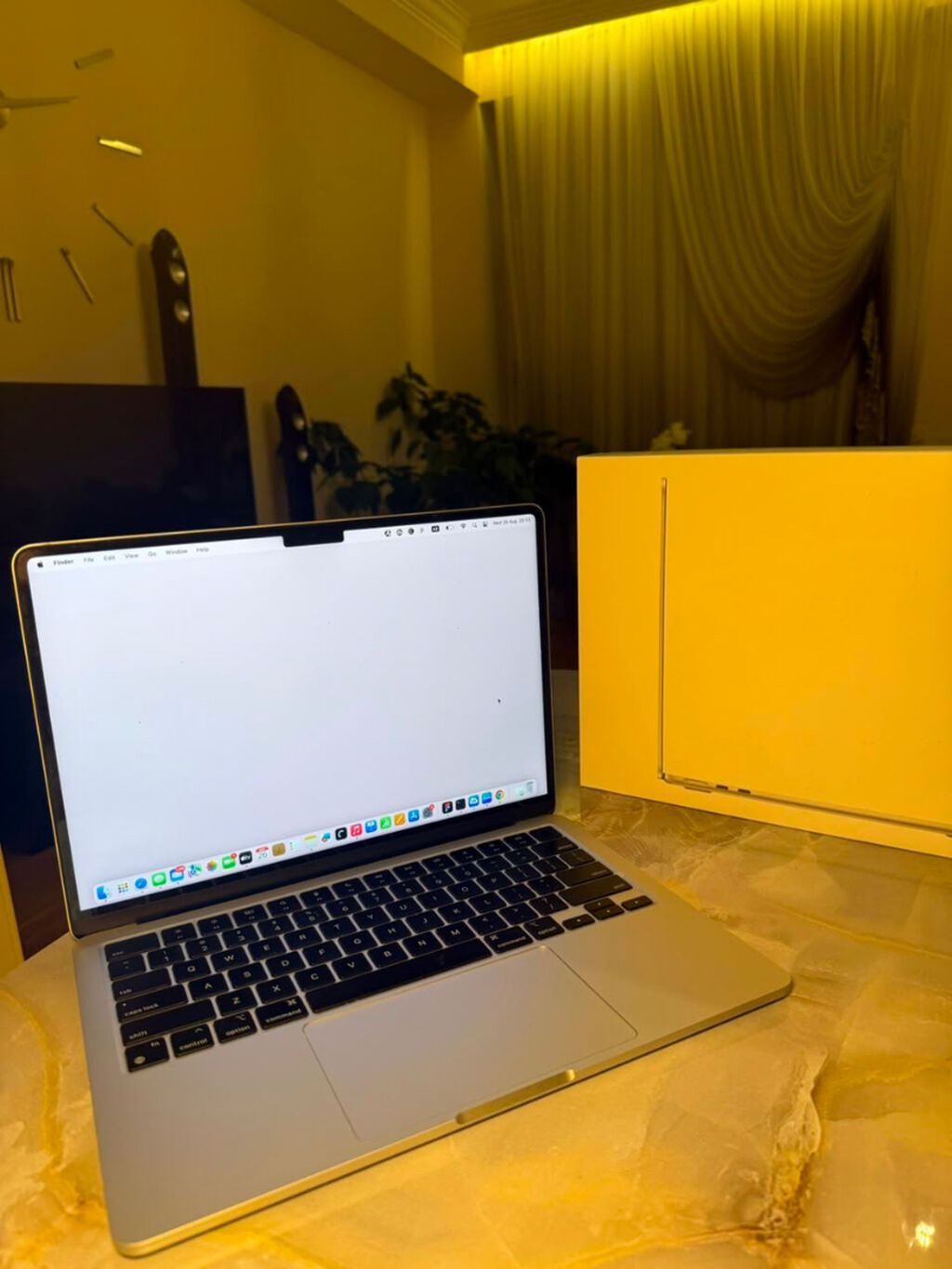 Apple MacBook Air 13.6" (M2) – Silver . İdeal vəziyyətdə Apple Macbook — Elektron kitablar, Bakı (2)