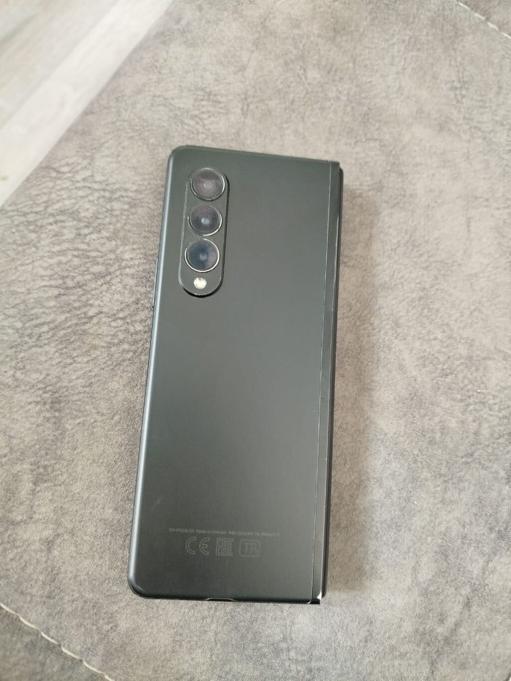 Salam Samsung Z Fold 3 qatlanan telefon satılır. sadəcə iç ekranı — Elektronika, Bakı (2)