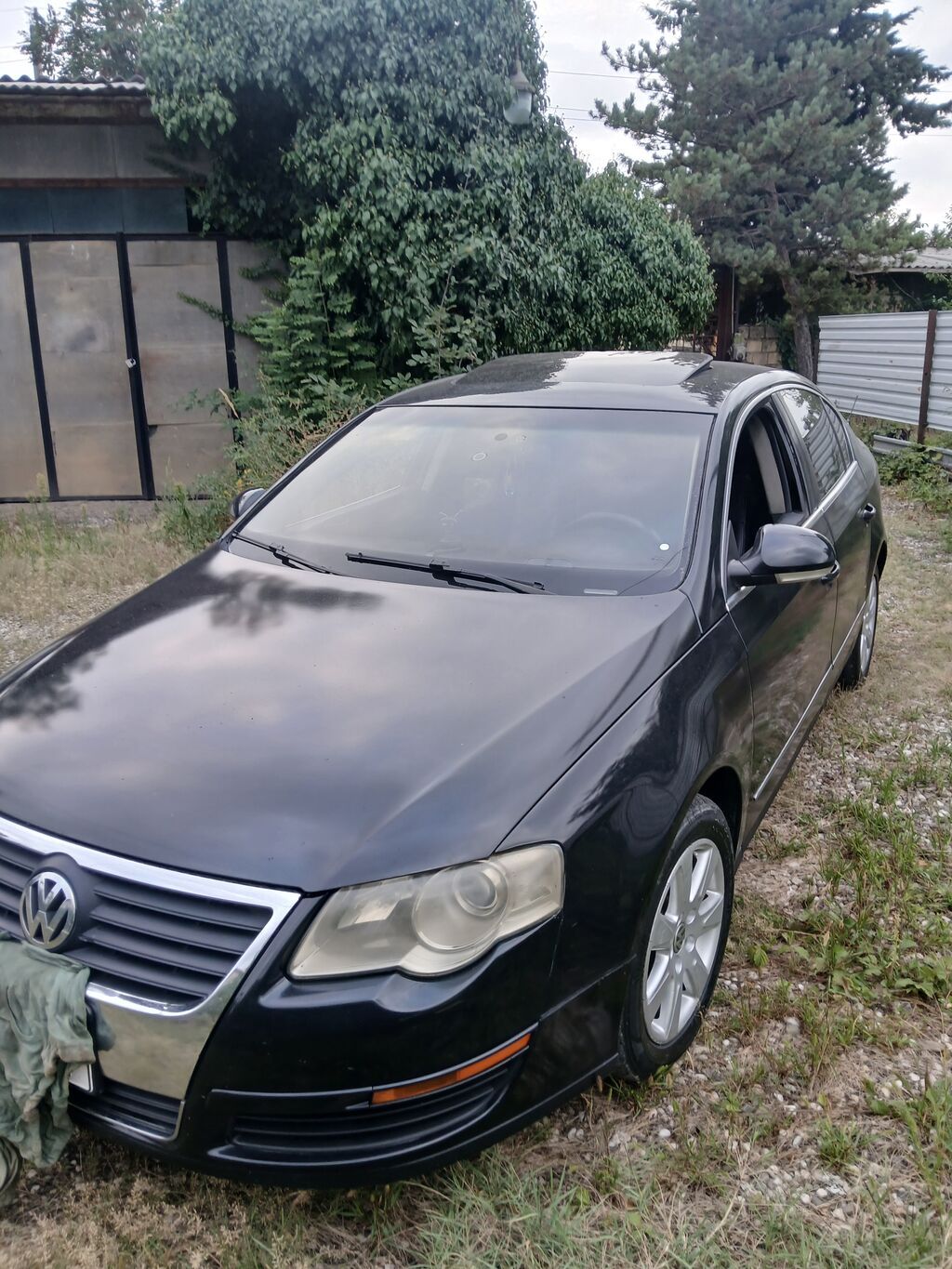 Volkswagen Passat sedan. Avtomobilin salonu qara rəngdədir və ön — Avto, Qusar (6)